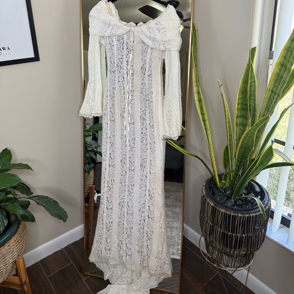 House of CB 'Belle' Vintage Cream Floral Lace Off Shoulder Maxi Dress